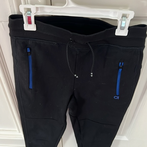 Like new size XL gap fit performance pants - Picture 4 of 6